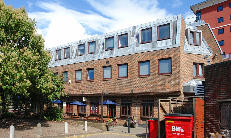 Ram Passage, Kingston Upon Thames for sale - Primary Photo - Image 1 of 1