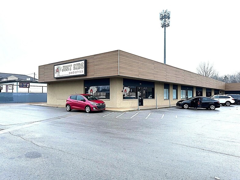 247-257 S Coltrane Rd, Edmond, OK for lease - Building Photo - Image 1 of 6
