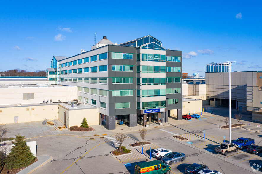 2500 N Mayfair Rd, Wauwatosa, WI for lease - Building Photo - Image 1 of 10