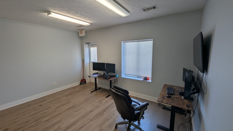 1975 Mall Blvd, Auburn, AL for lease - Interior Photo - Image 3 of 8