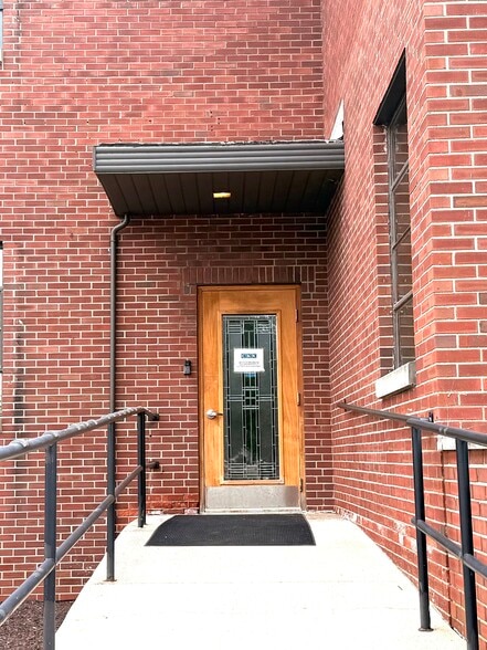 1225 7th St, Columbus, IN for lease - Building Photo - Image 2 of 12