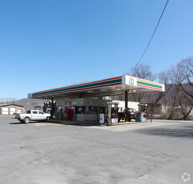 223 Columbia St, Adams, MA for sale - Primary Photo - Image 1 of 1