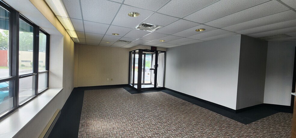 390 Pierce St, Kingston, PA for lease - Building Photo - Image 2 of 11