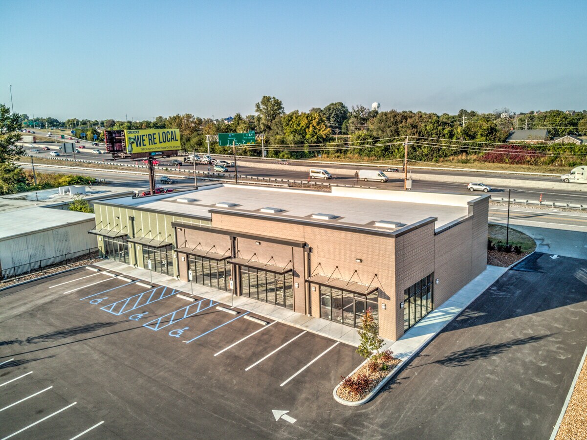 1560 Veterans Memorial Pkwy, Saint Charles, MO 63303