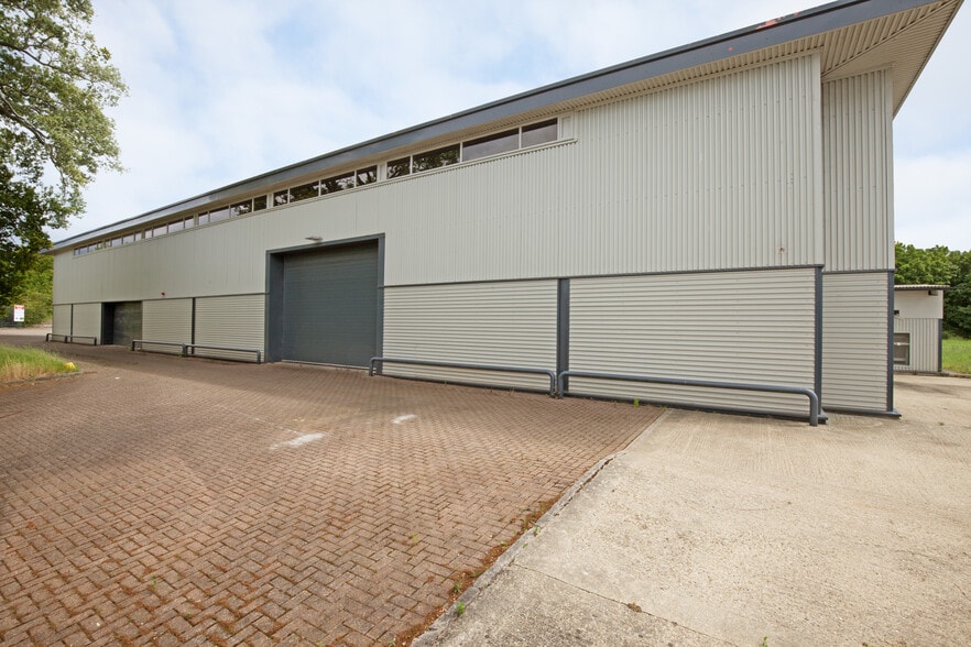 12-16 Tattersall Way, Chelmsford for lease - Building Photo - Image 3 of 3