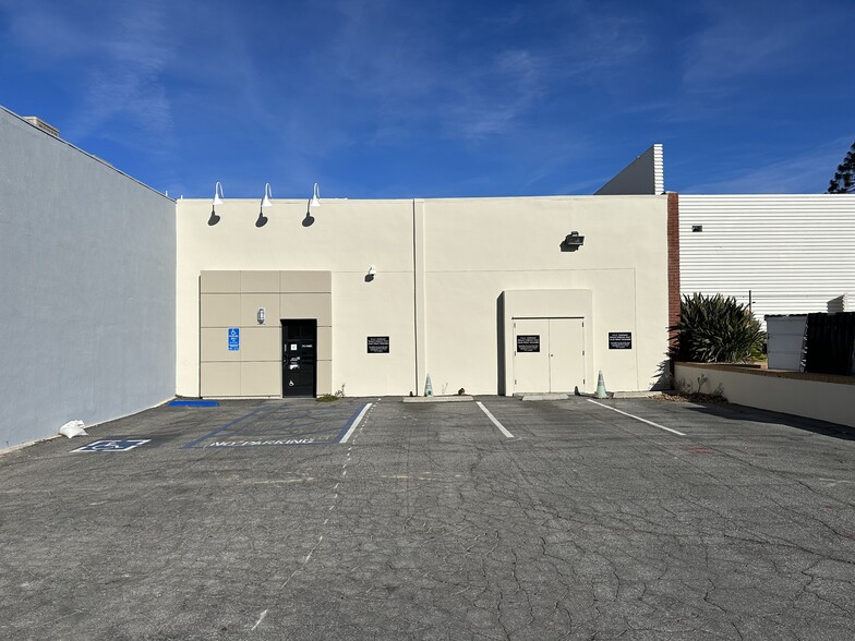 216 E Chapman Ave, Orange, CA for lease - Building Photo - Image 3 of 4