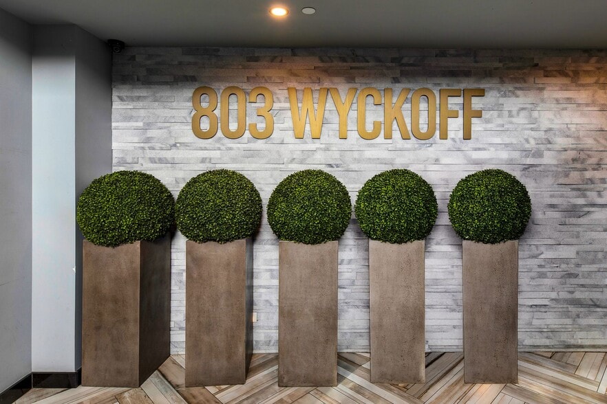 803 Wyckoff Ave, Ridgewood, NY for sale - Building Photo - Image 2 of 6