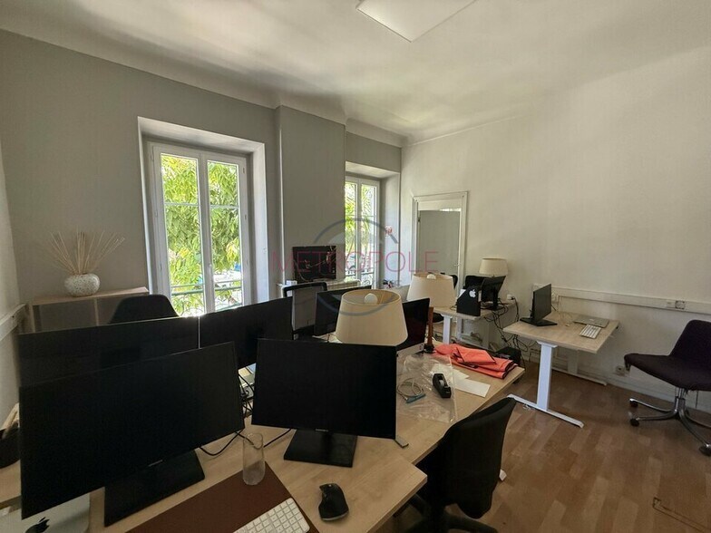 Retail in Nice for lease - Building Photo - Image 2 of 4