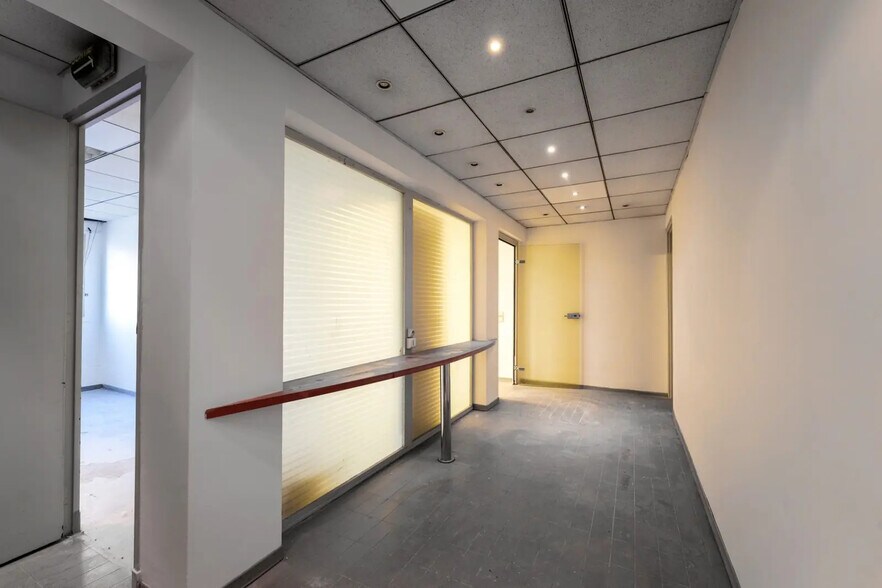 Office in Aix-en-Provence for lease - Interior Photo - Image 2 of 6