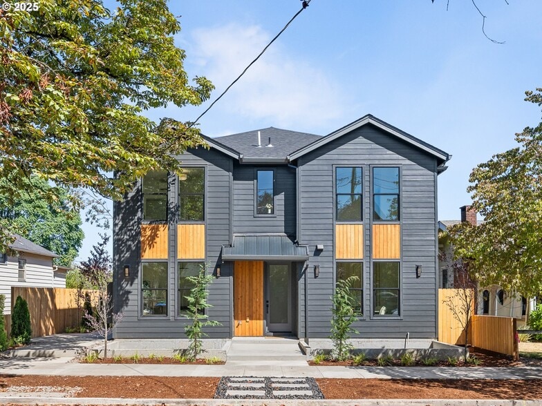 2065 Harold st, Portland, OR for sale - Primary Photo - Image 1 of 17