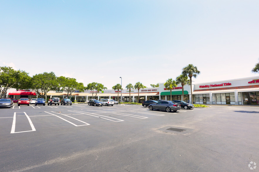 11200-11252 Park Blvd, Seminole, FL for lease - Building Photo - Image 1 of 2