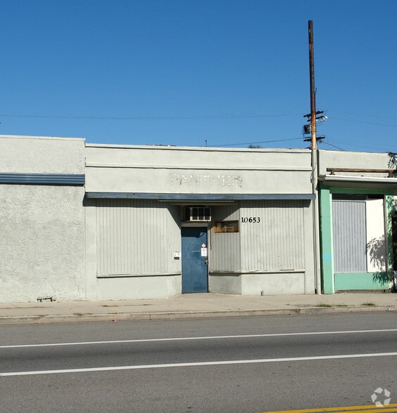 10653-10657 Burbank Blvd, North Hollywood, CA for sale - Building Photo - Image 2 of 6
