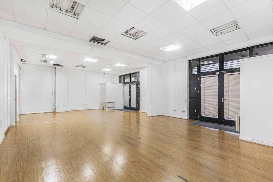 14-22 Waterson St, London for lease - Interior Photo - Image 2 of 12