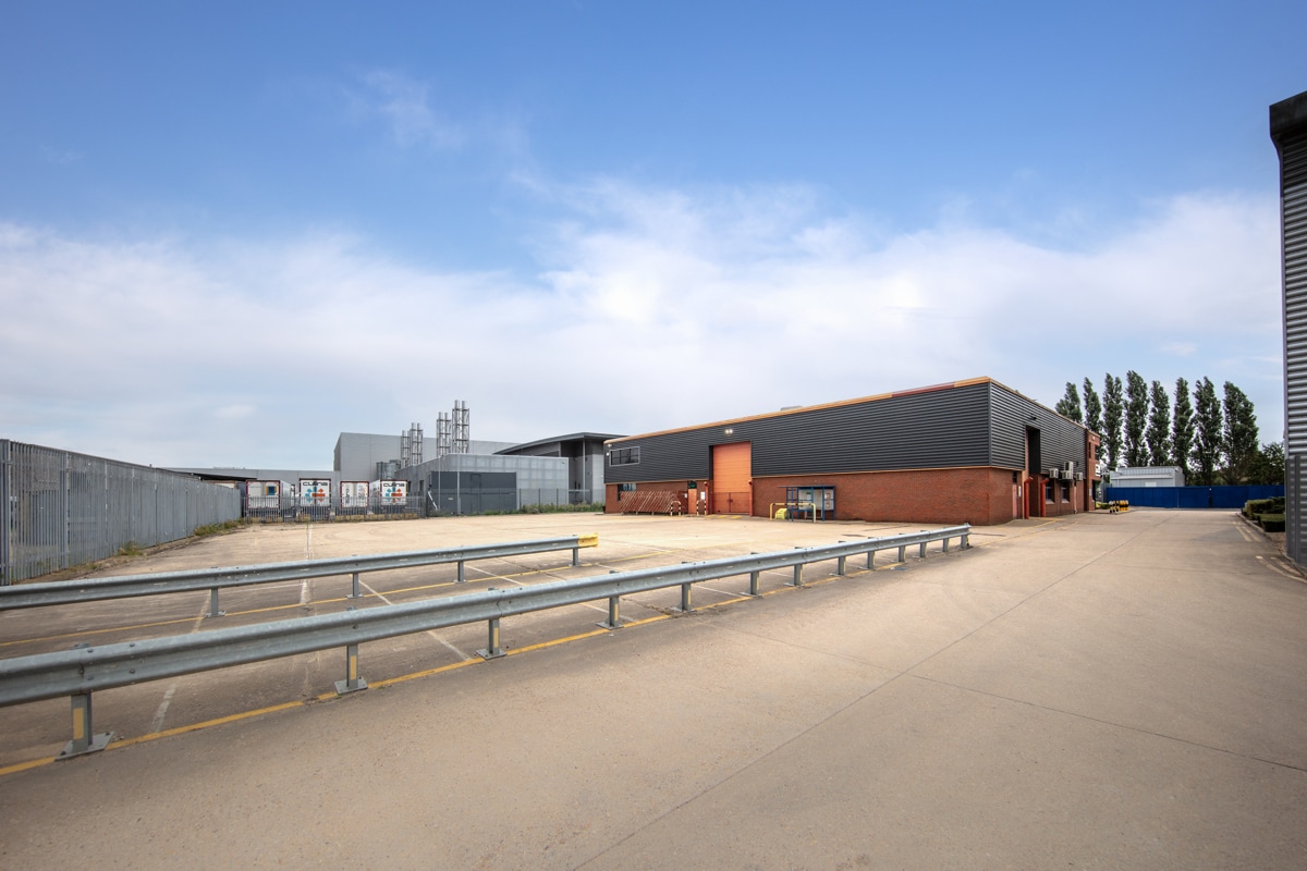 706-707 Stirling Rd, Slough for lease Building Photo- Image 1 of 2