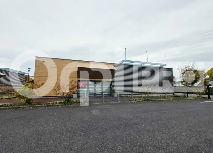 Retail in Reims for lease - Building Photo - Image 1 of 10