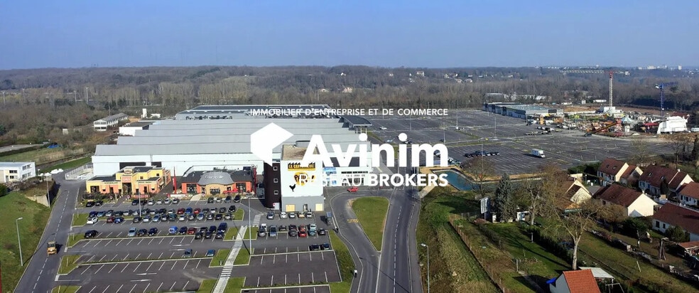 Retail in Dammarie-les-Lys for lease - Aerial - Image 1 of 6