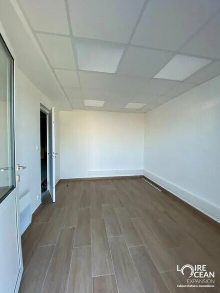 Flex in Vallet for lease - Interior Photo - Image 2 of 7