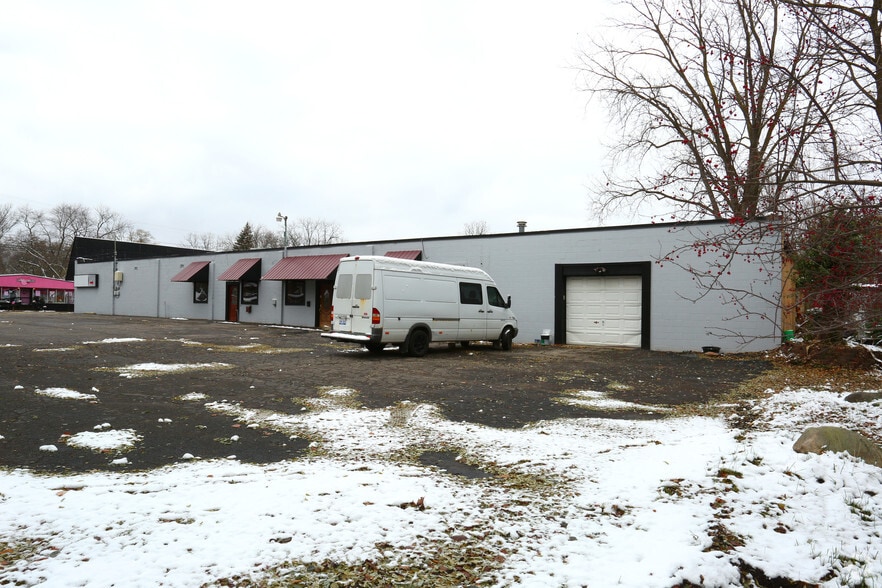 1949 Lansing Ave, Jackson, MI 49202