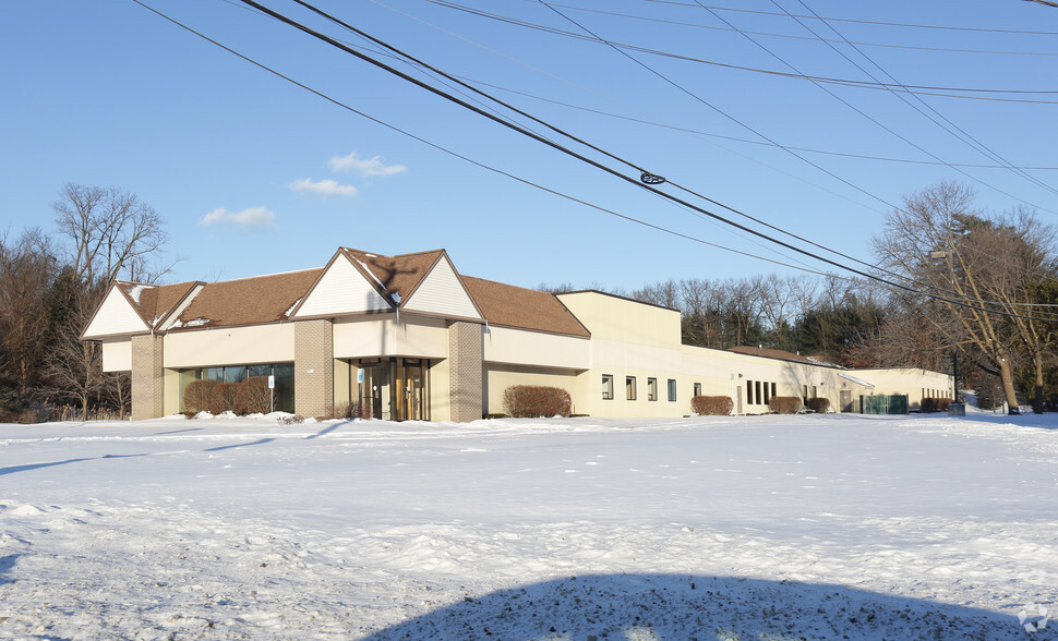 1735 Route 9, Clifton Park, NY for sale - Primary Photo - Image 1 of 1