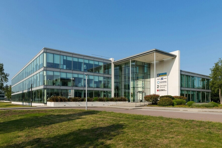 3 Wellington Way, Weybridge for lease - Building Photo - Image 1 of 12