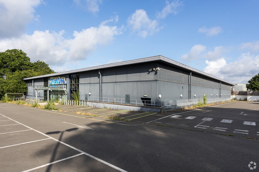 Kingstanding Way, Tunbridge Wells for sale - Primary Photo - Image 1 of 3