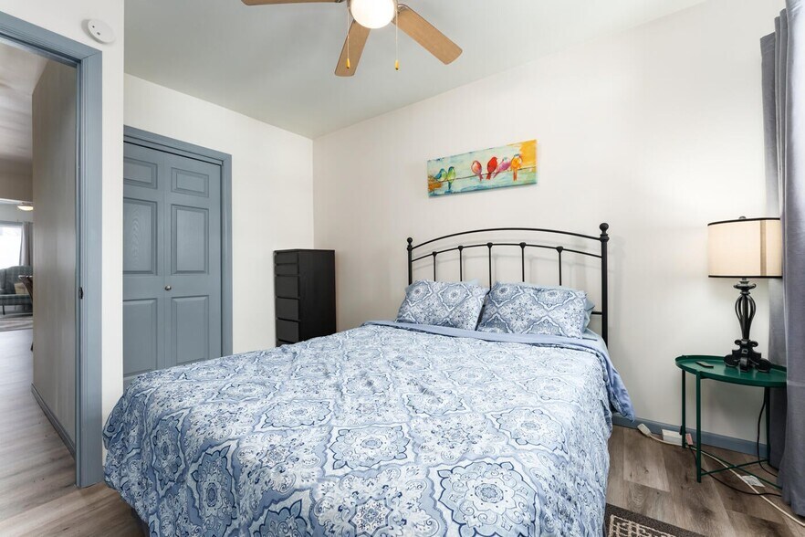 708 Mills St, Kalamazoo, MI 49001 7 Unit Apt or Short Term Rental Business