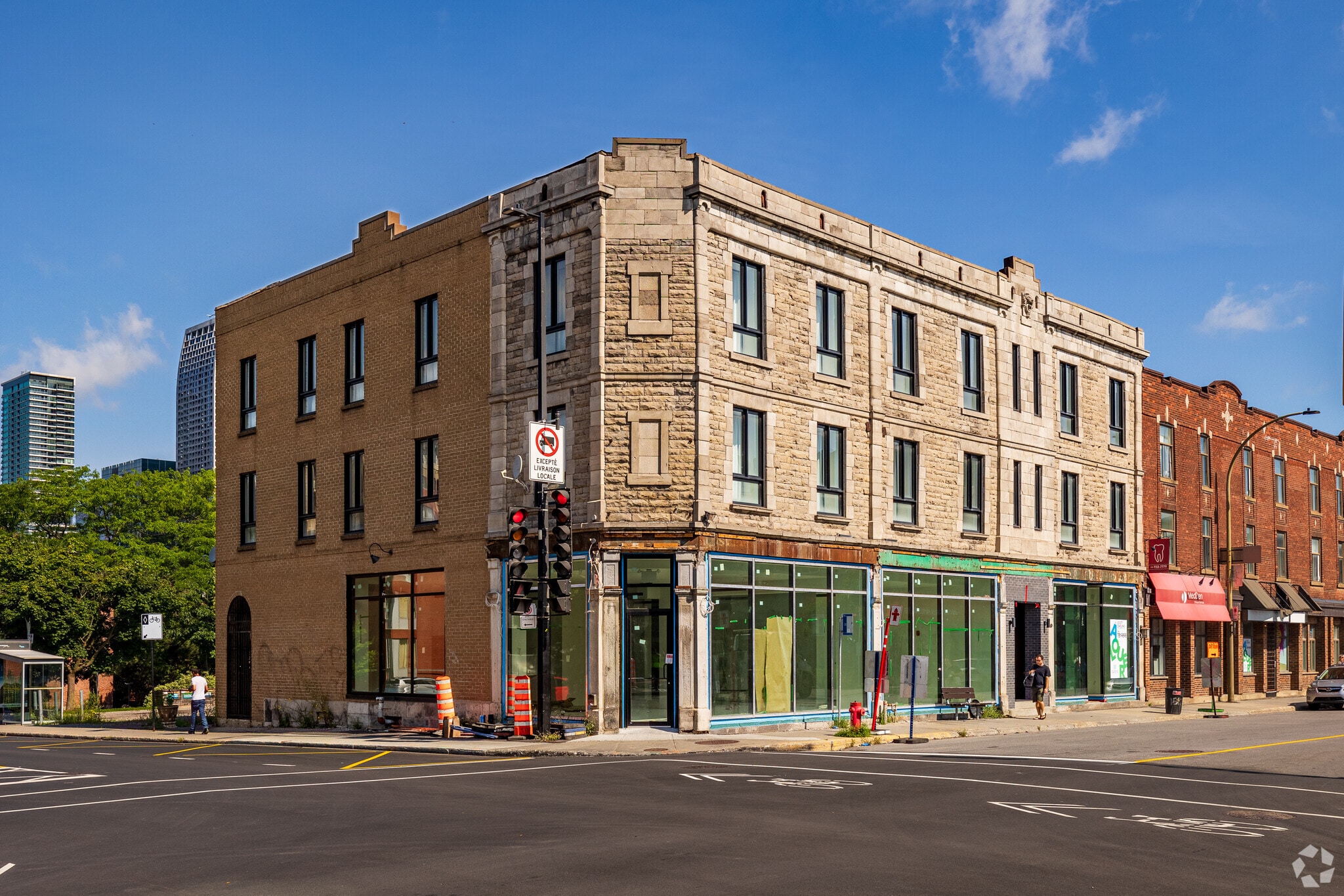 1539-1551 Rue Notre-Dame O, Montréal, QC for sale Primary Photo- Image 1 of 1