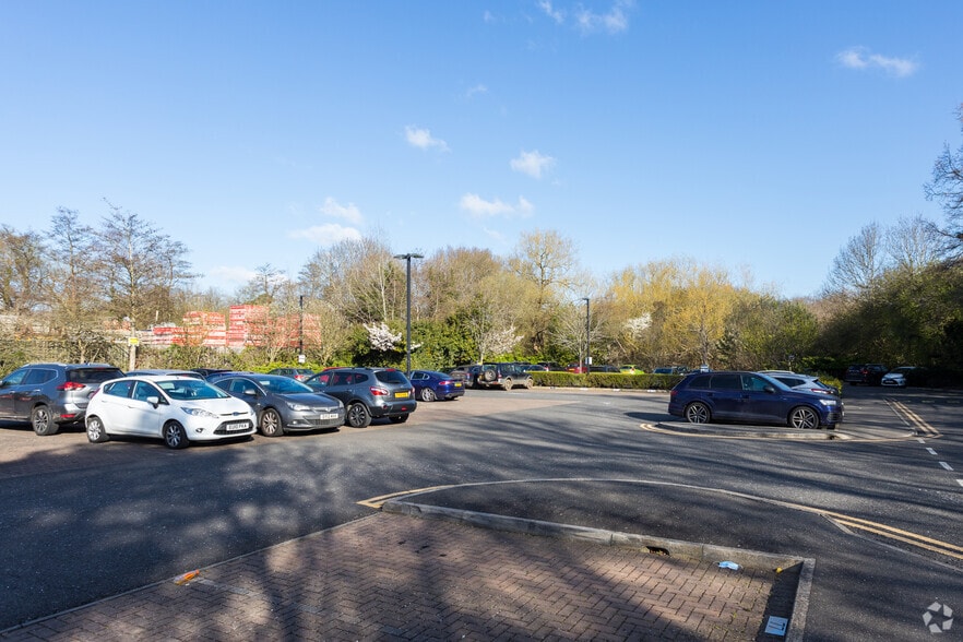 1 Brooklands Rd, Weybridge for lease - Building Photo - Image 2 of 18