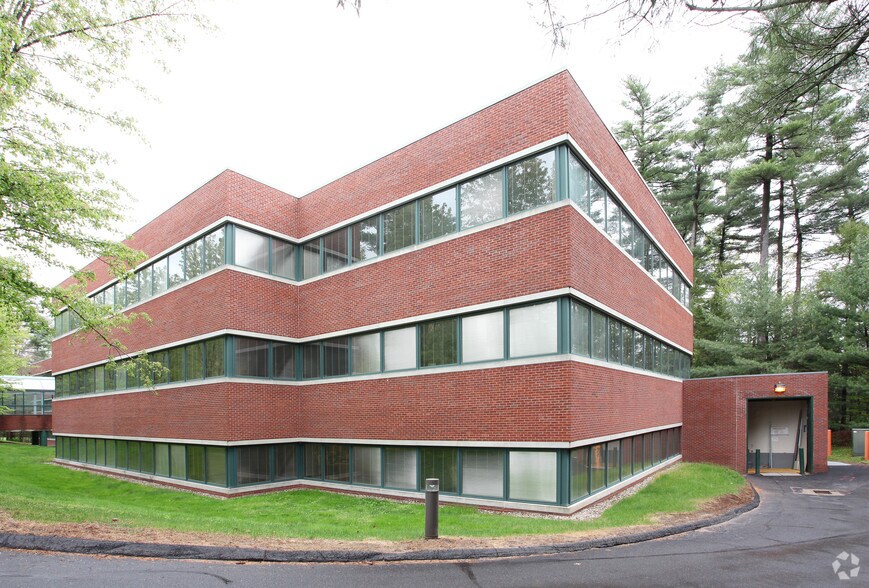 125 Powder Forest Dr, Simsbury, CT 06089