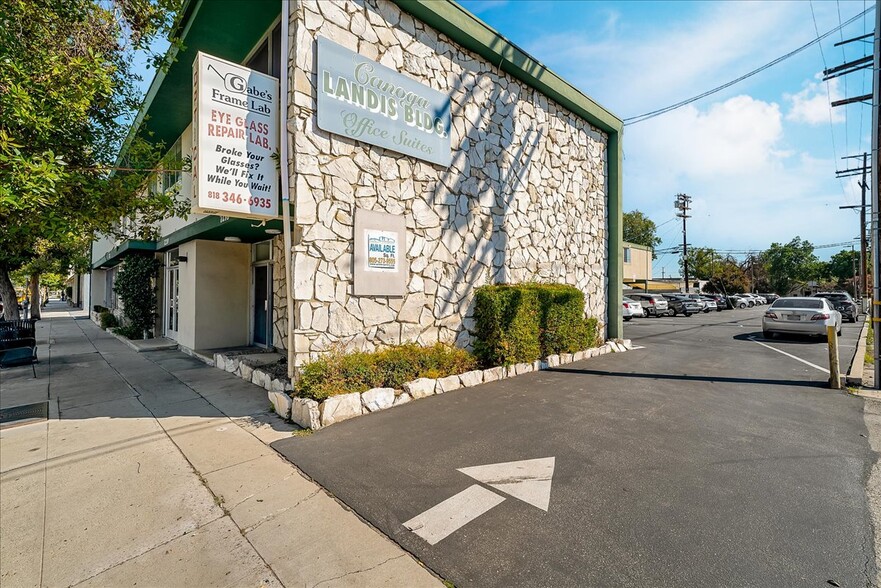 7220-7222 Owensmouth Ave, Canoga Park, CA for sale - Building Photo - Image 2 of 10