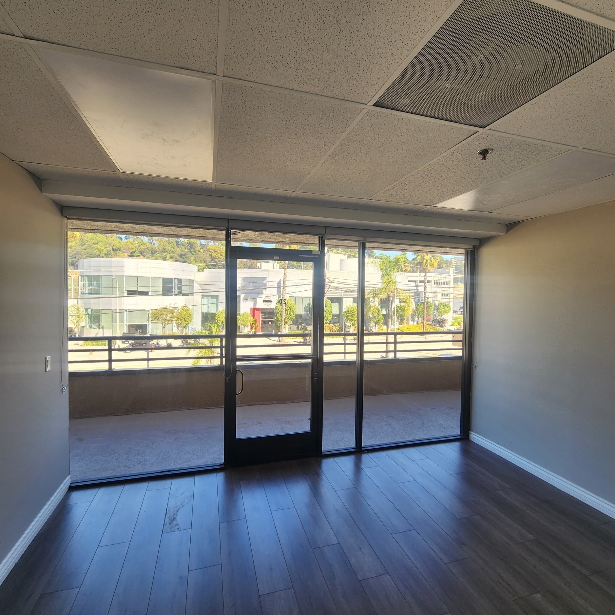 3535 Cahuenga Blvd W, Studio City, CA for lease Interior Photo- Image 1 of 9