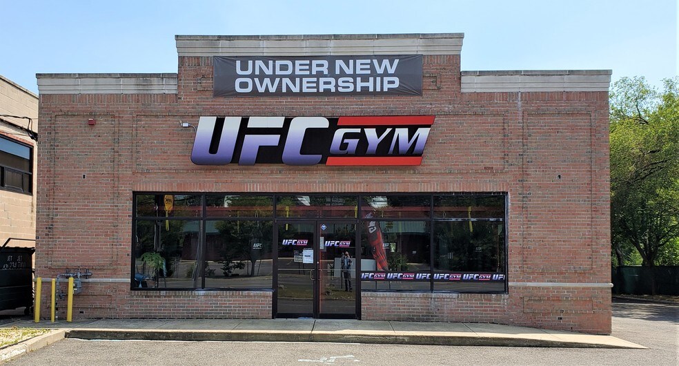 6240 Jericho Tpke, Commack, NY for sale - Building Photo - Image 1 of 1