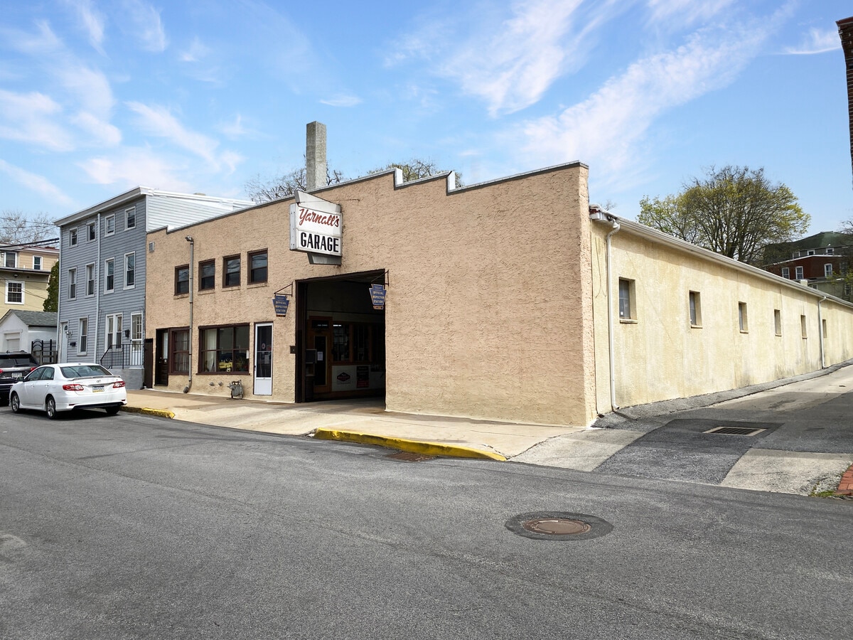 210 W Washington St, West Chester, PA 19380 Yarnell's Garage and