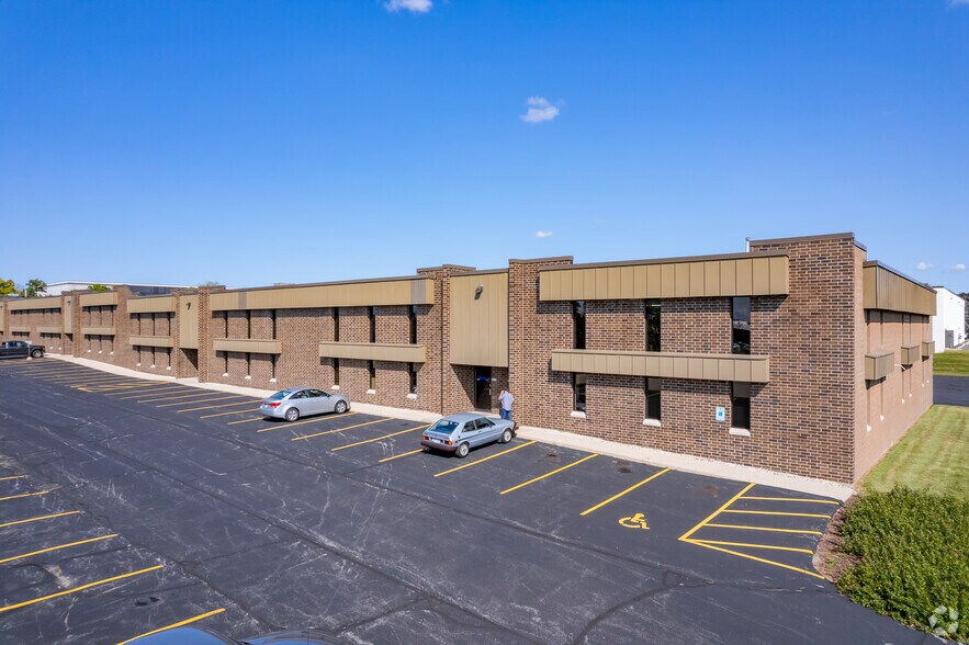 N93W14518-W14670 Whittaker Way, Menomonee Falls, WI for sale - Building Photo - Image 1 of 1