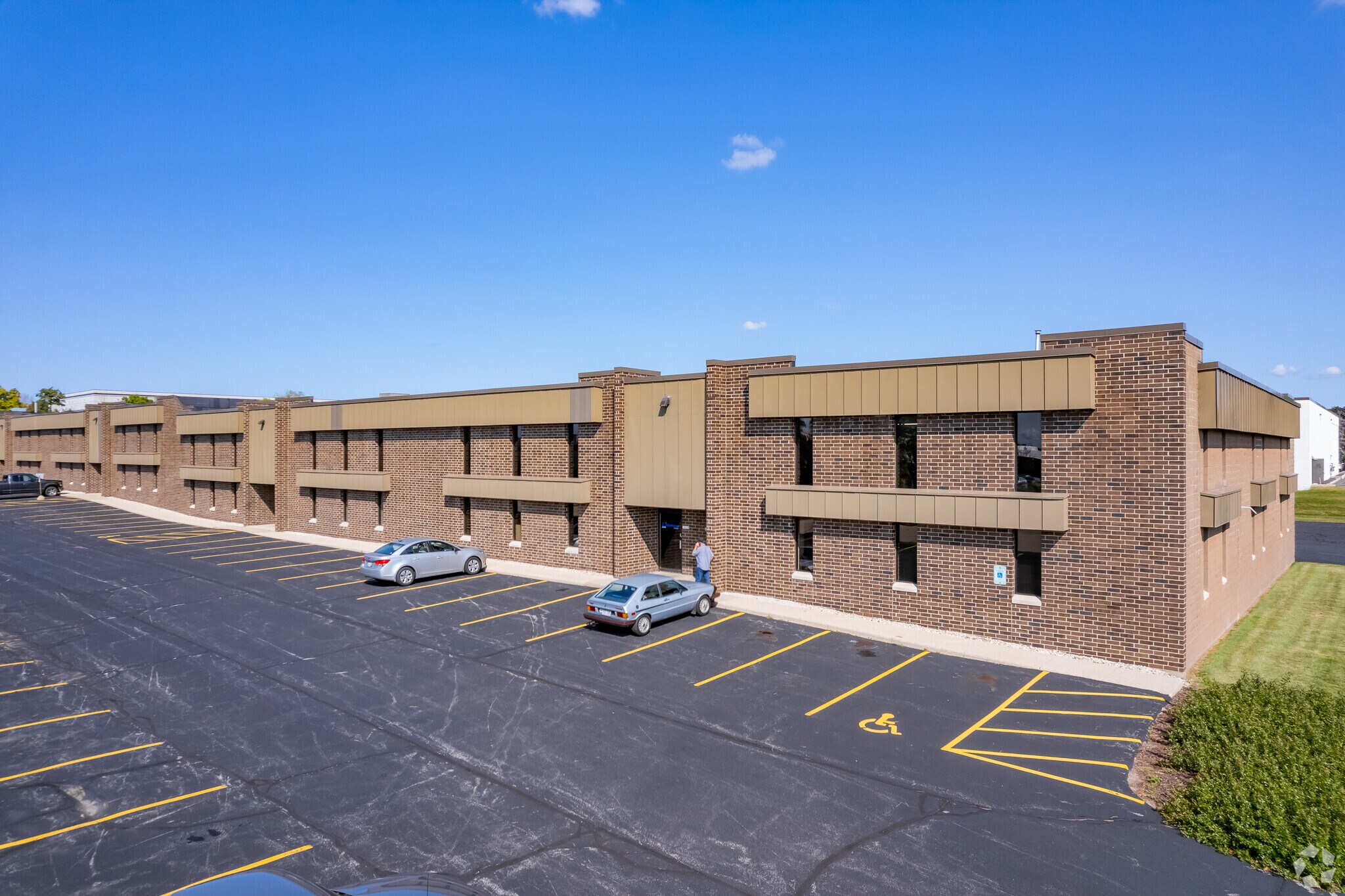 N93W14518-W14670 Whittaker Way, Menomonee Falls, WI for sale Building Photo- Image 1 of 1