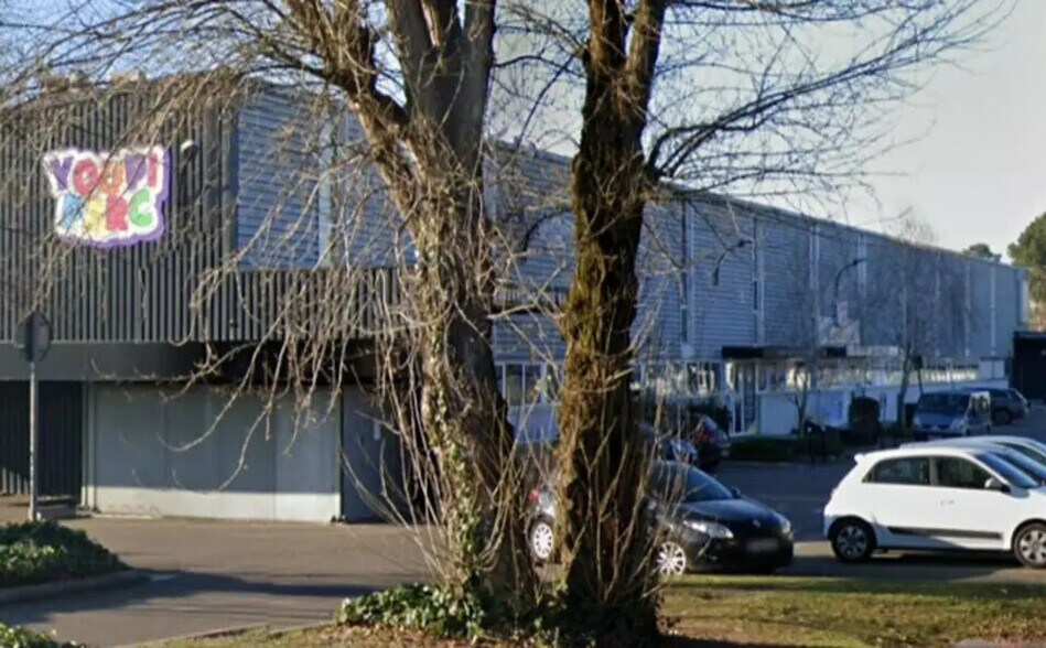 Retail in Pessac for lease - Building Photo - Image 3 of 5