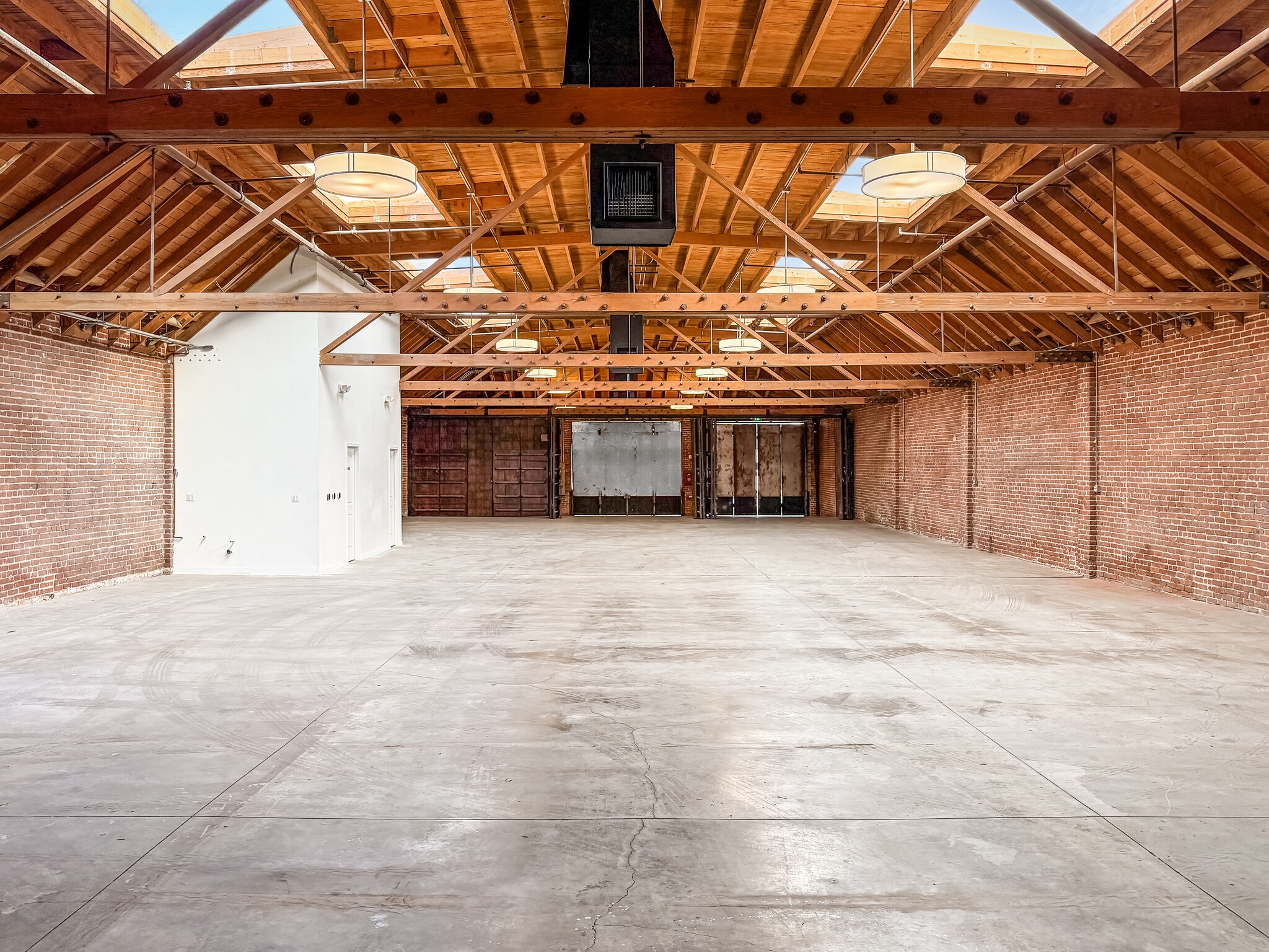 3841 Broadway Pl, Los Angeles, CA for lease Interior Photo- Image 1 of 12