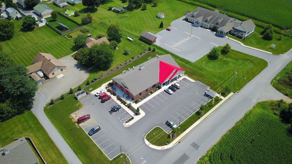 23 Center St, Intercourse, PA for lease - Building Photo - Image 2 of 2