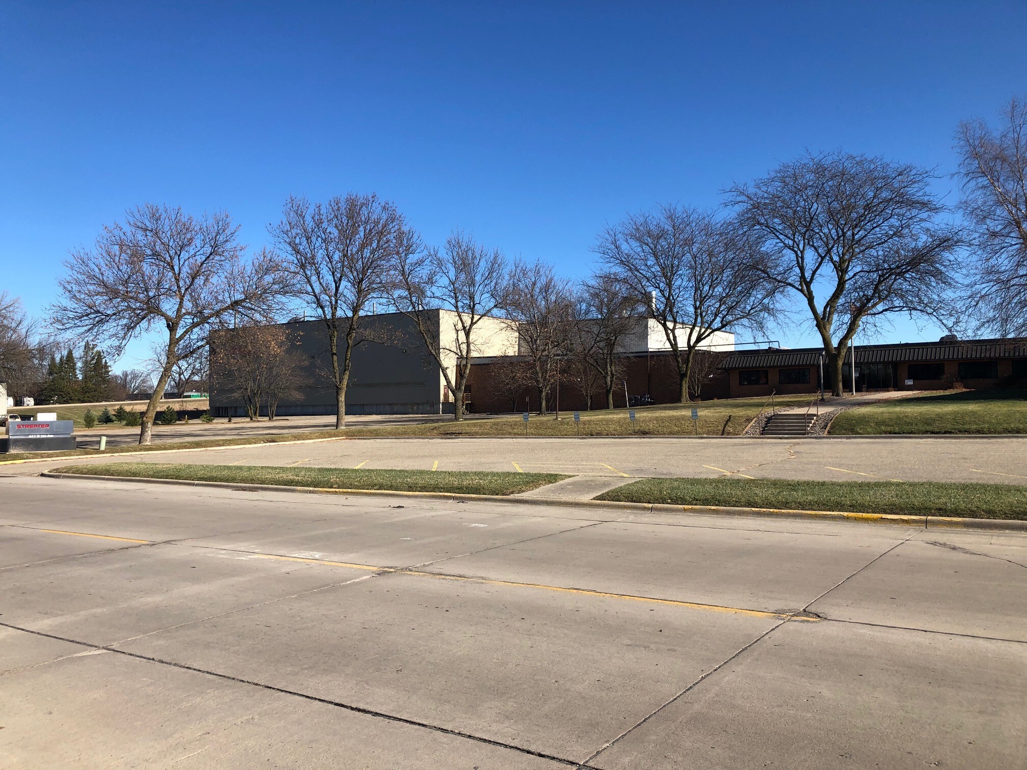 411 S 1st Ave, Albert Lea, MN for lease Building Photo- Image 1 of 10