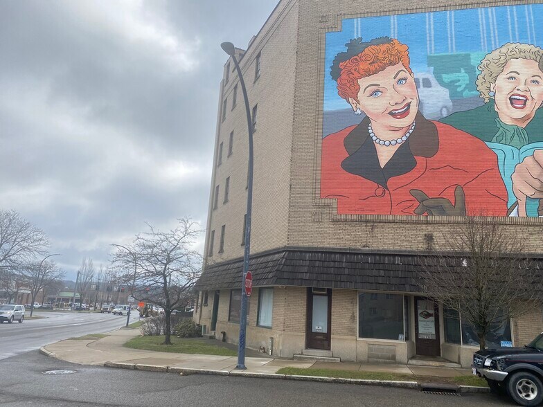 33 Forest Ave, Jamestown, NY 14701