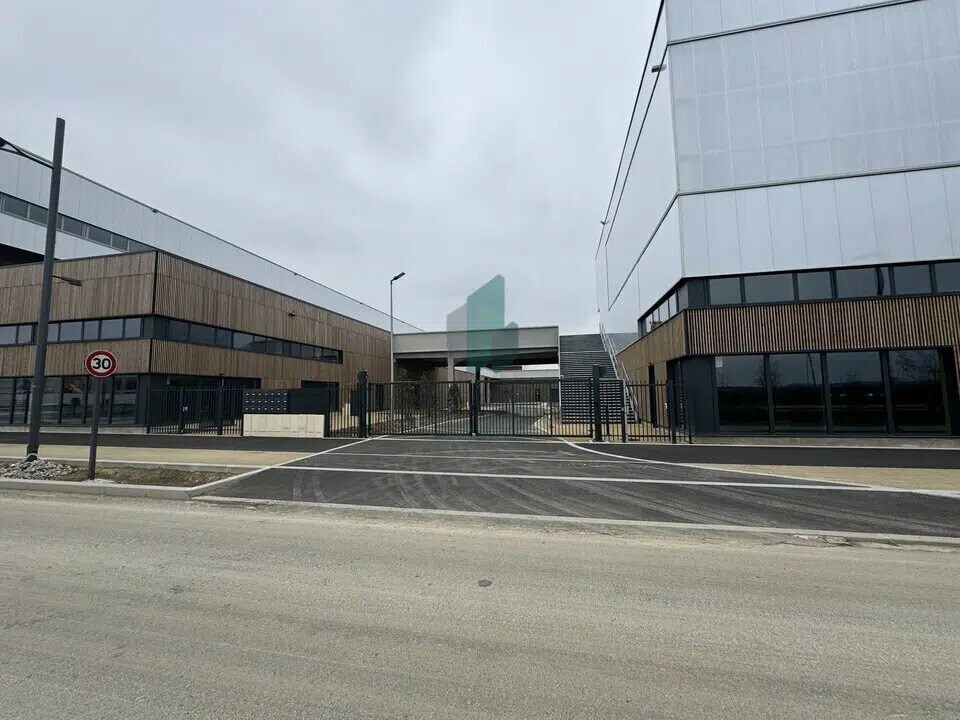 Flex in Tremblay-En-France for lease Building Photo- Image 1 of 15