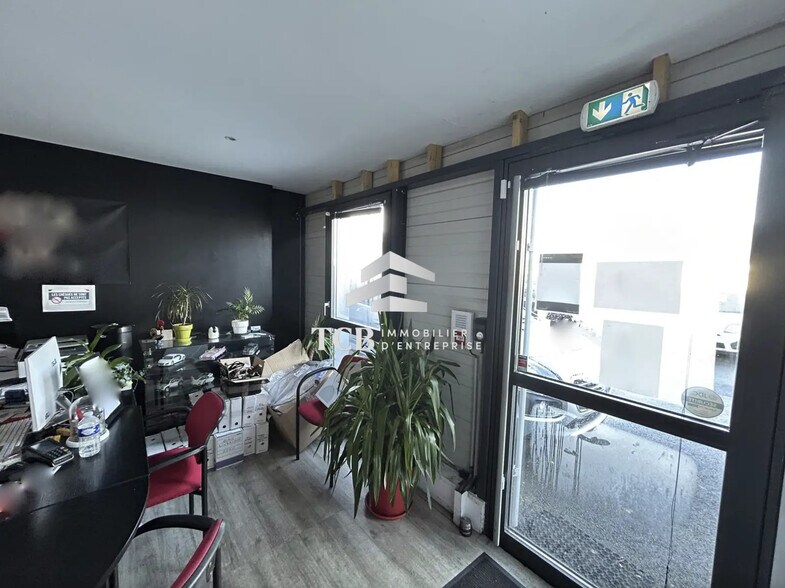 Flex in Saint-Herblain for lease - Interior Photo - Image 3 of 4