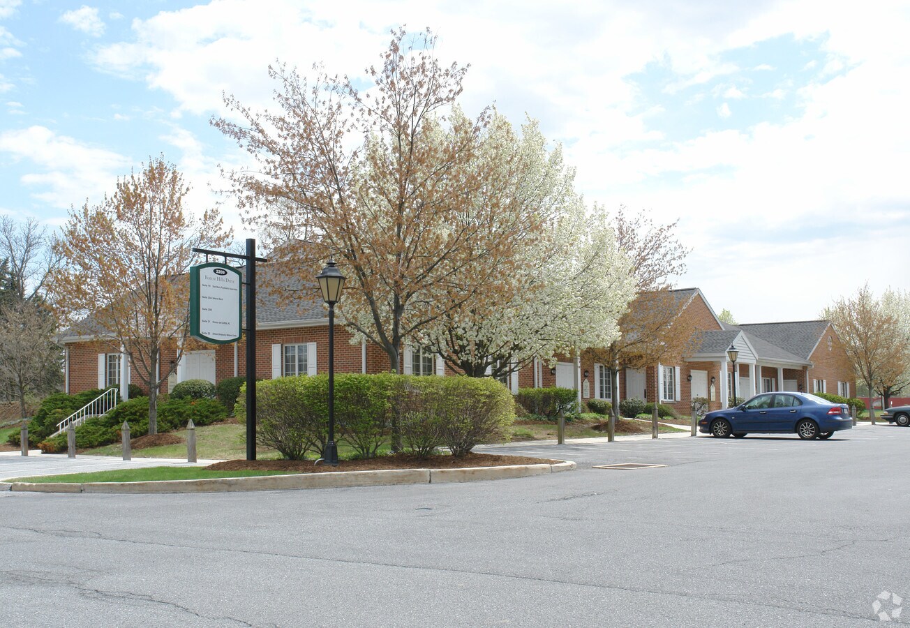 2209 Forest Hills Dr, Harrisburg, PA 17112