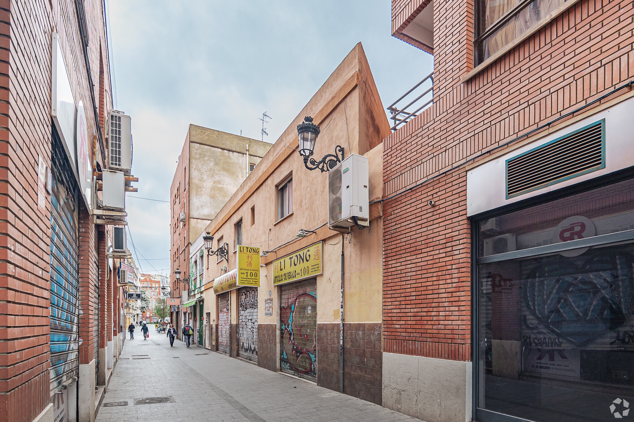 Retail in València, Valencia for lease Building Photo- Image 1 of 2