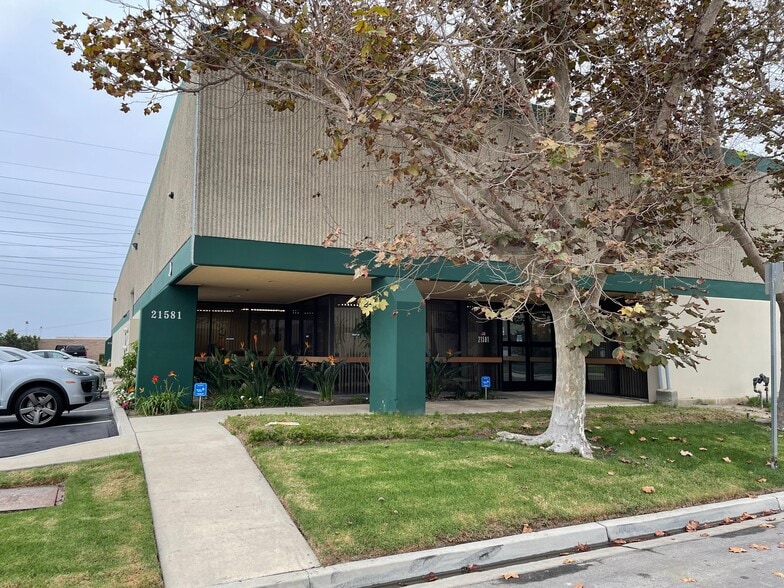 21561-21581 Surveyor Cir, Huntington Beach, CA for sale - Building Photo - Image 1 of 1