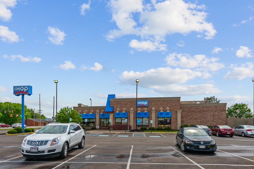 607 Hebron Rd, Heath, OH for lease - Building Photo - Image 1 of 15