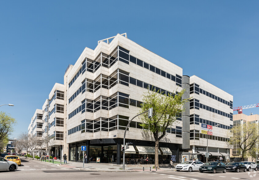 Calle Julián Camarillo, 29, Madrid, Madrid for lease - Building Photo - Image 1 of 33