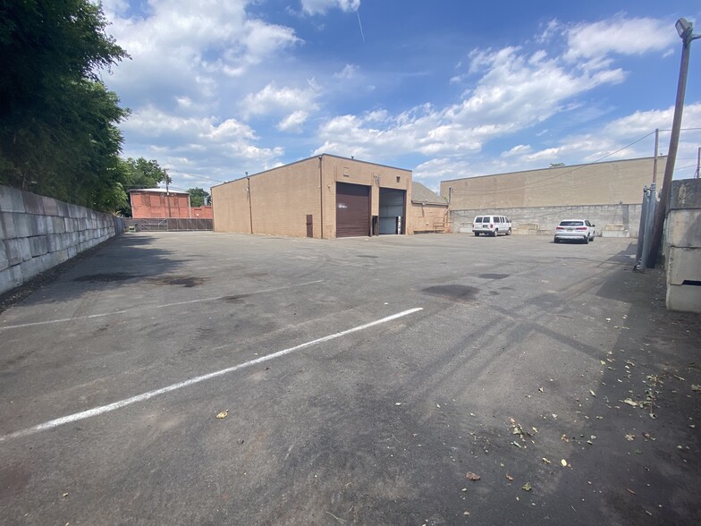 190 Lyon St, Paterson, NJ for lease - Building Photo - Image 3 of 4