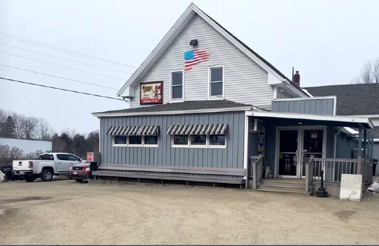 14 Main St, Albion, ME 04910