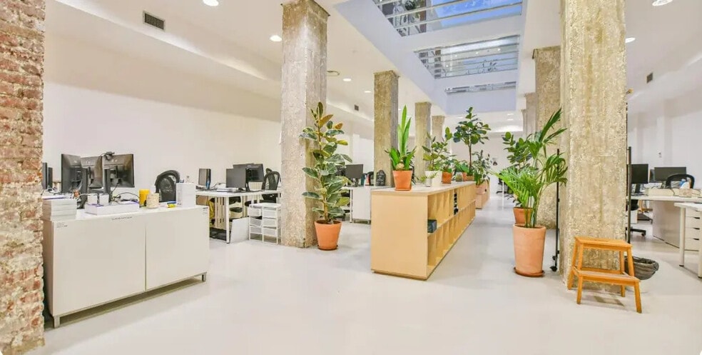 36 Rue Du Sentier, Paris for lease - Interior Photo - Image 1 of 2